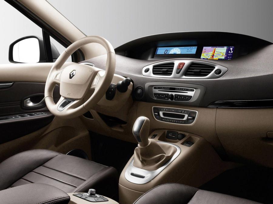 Интерьер Renault Scenic 2009 года  (фото 30 из 44)